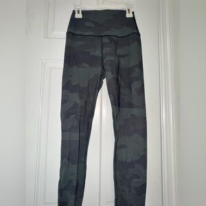 High Waisted Camo Alo Yoga Leggings XS